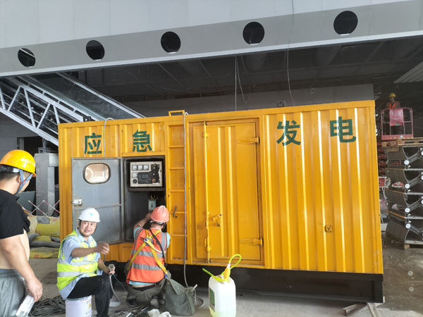 连南怎样判断空气滤清器是否需要更换？