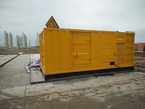 连南合同中关于乙方责任导致工期延误的赔偿标准应该如何制定？